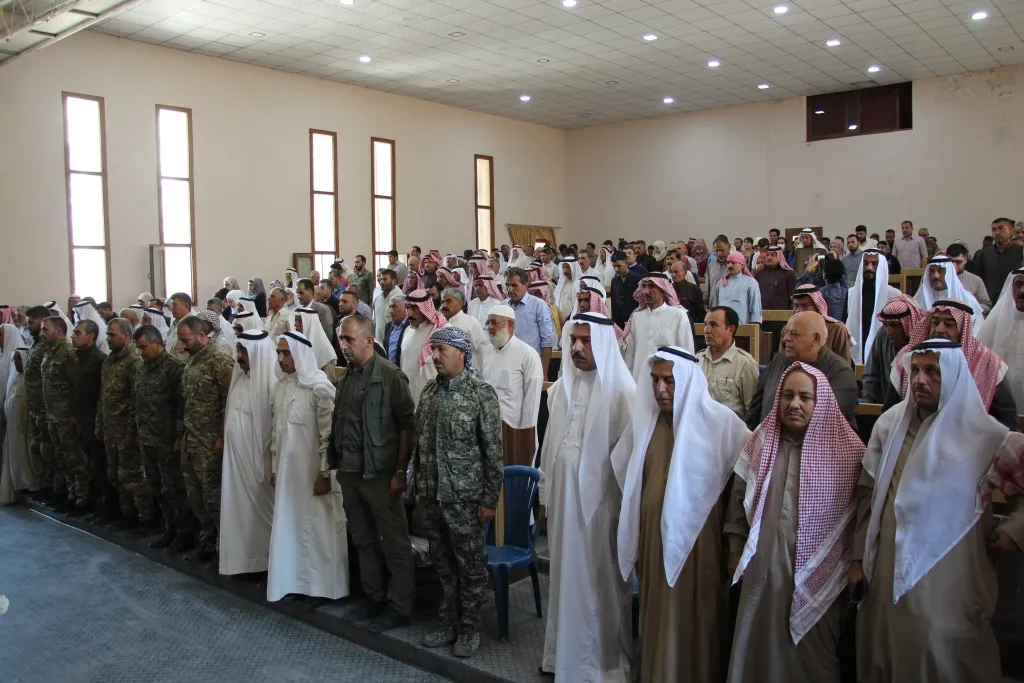 Reunión masiva en Manbij para discutir los acontecimientos recientes en la ciudad