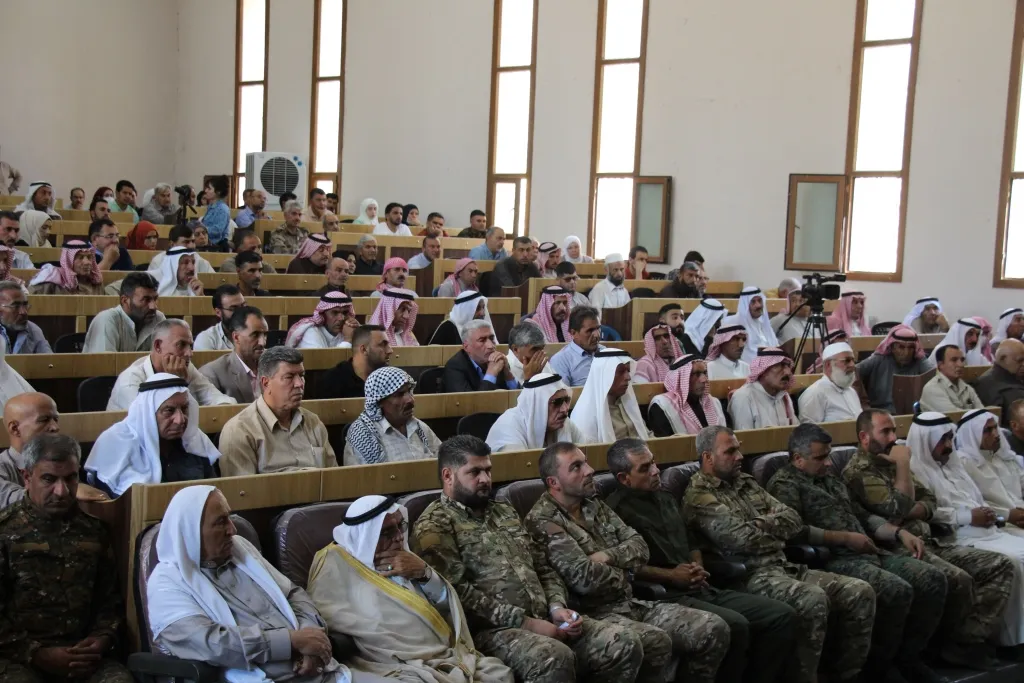 Reunión masiva en Manbij para discutir los acontecimientos recientes en la ciudad