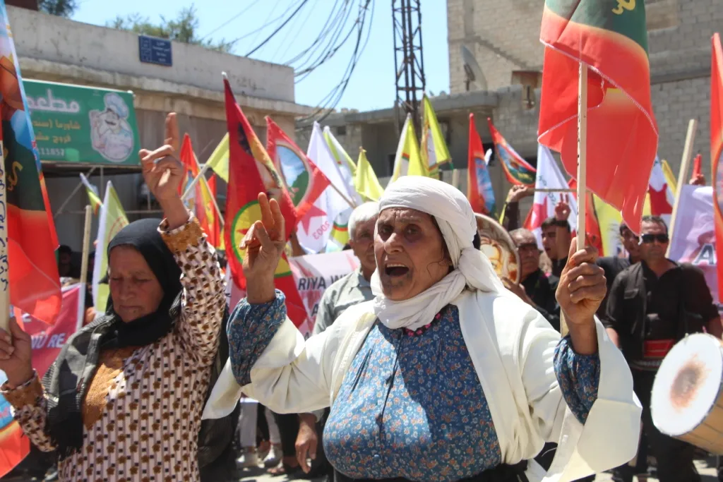 Gente de Kobane: El KRG debería liberar pronto a representantes de la Administración Autónoma