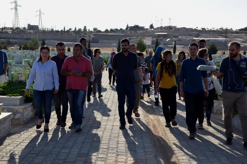 Delegación catalana visita Kobani para ver la realidad