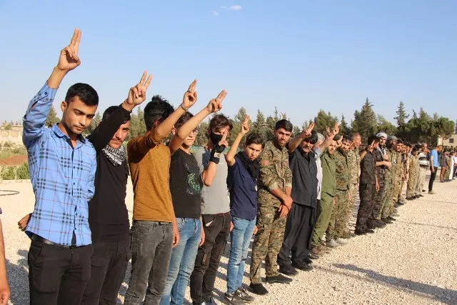 El mártir Faisal al-Farij fue llevado a su último lugar de descanso en Manbij