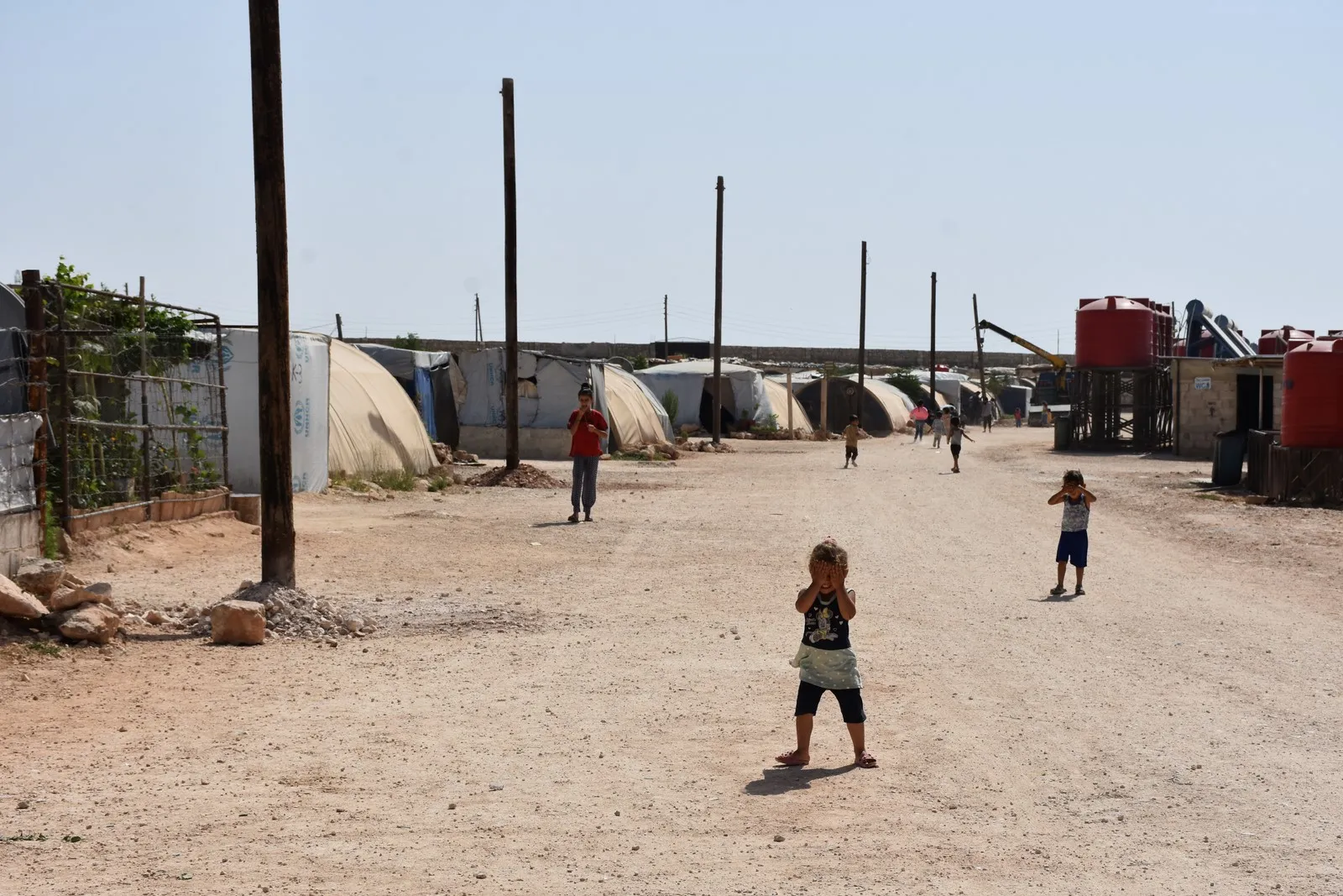 ​​​​​​​Los desplazados de Afrin enfrentan una crisis por el cierre de cruces por parte del gobierno sirio