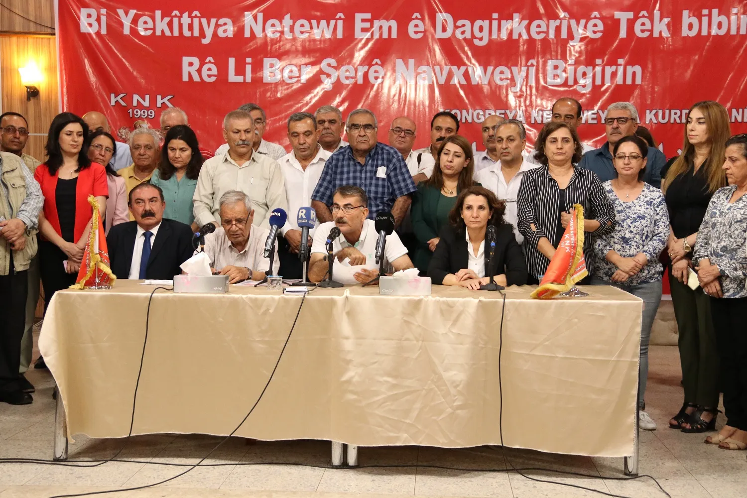 El Comité del Foro KNK-Rojava contacta a los partidos del sur de Kurdistán