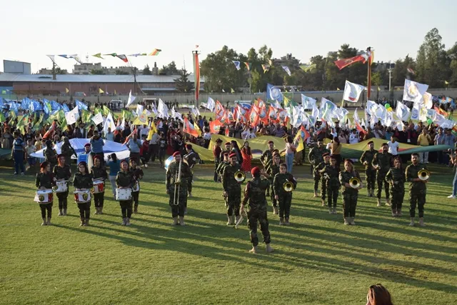 Miles de habitantes de la región de al-Jazira celebran la Revolución del 19 de julio