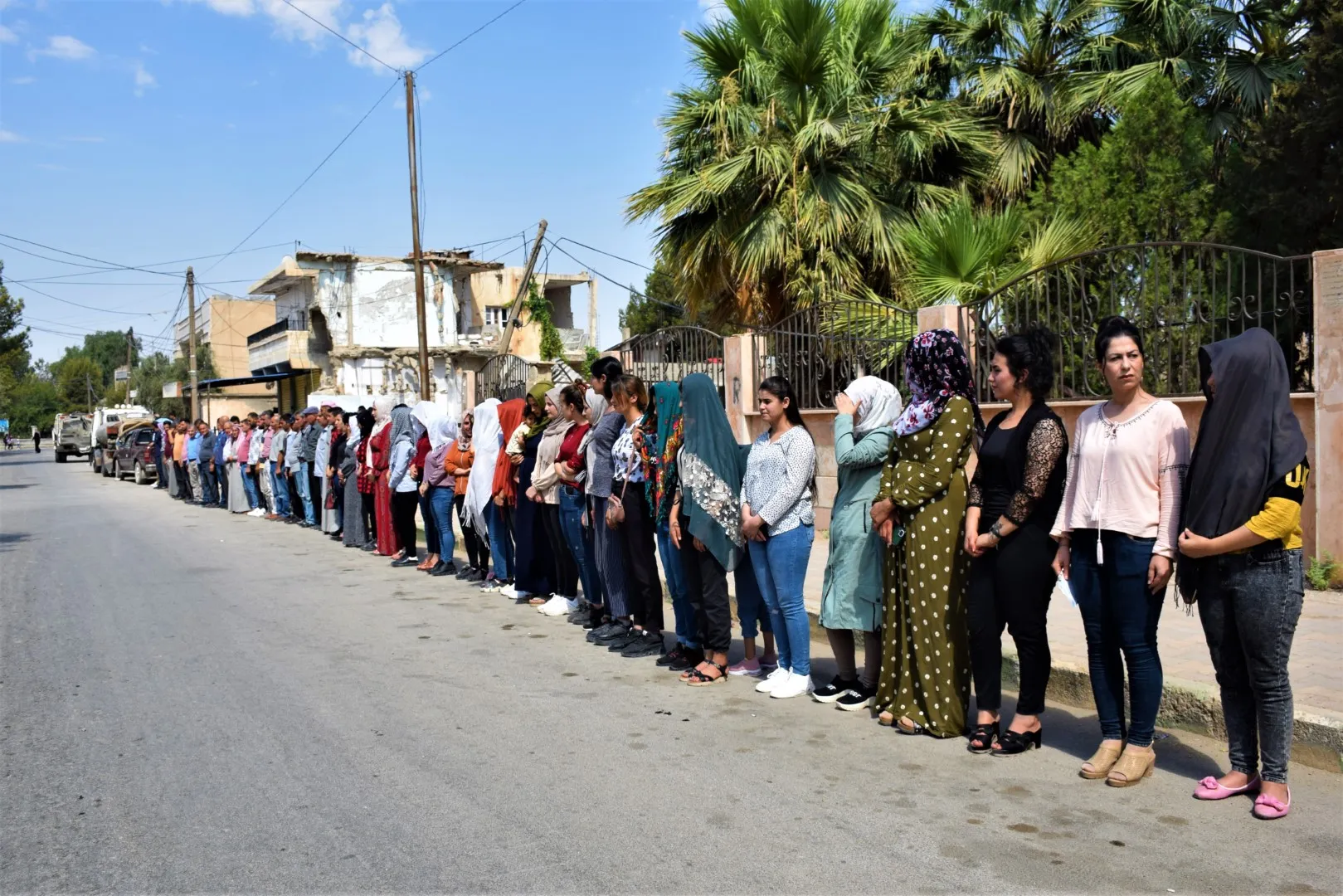 5 minutos de silencio observado en NES en la memoria del genocidio Yazidi