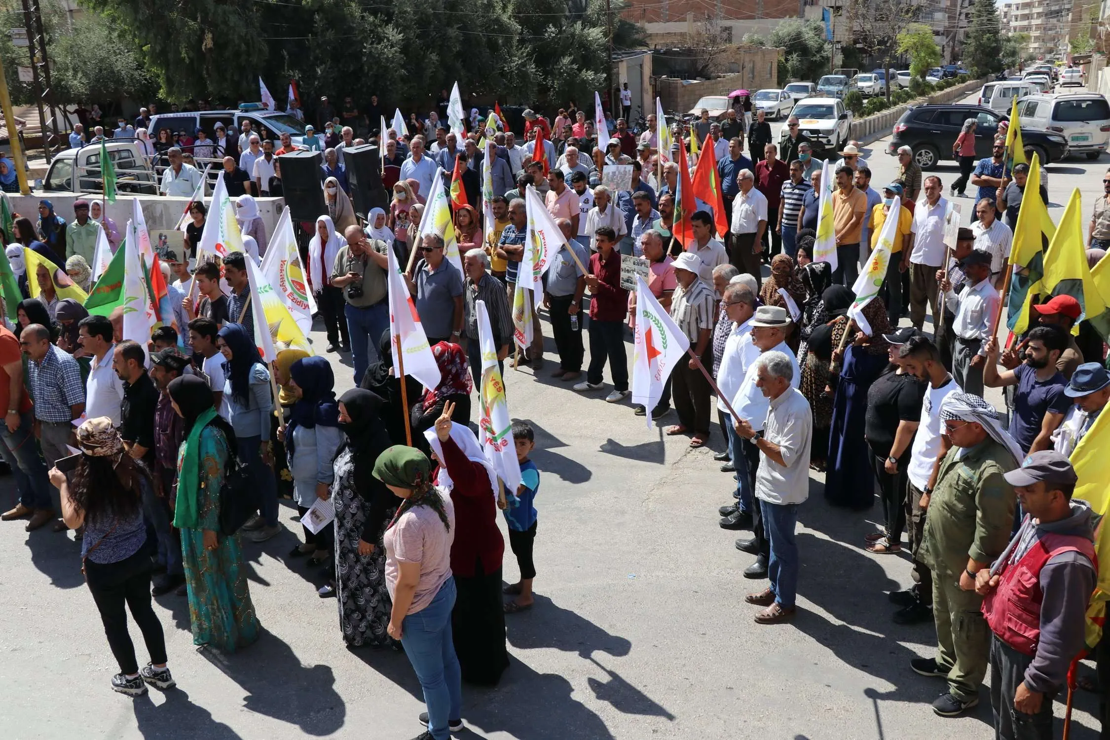 5 minutos de silencio observado en NES en la memoria del genocidio Yazidi