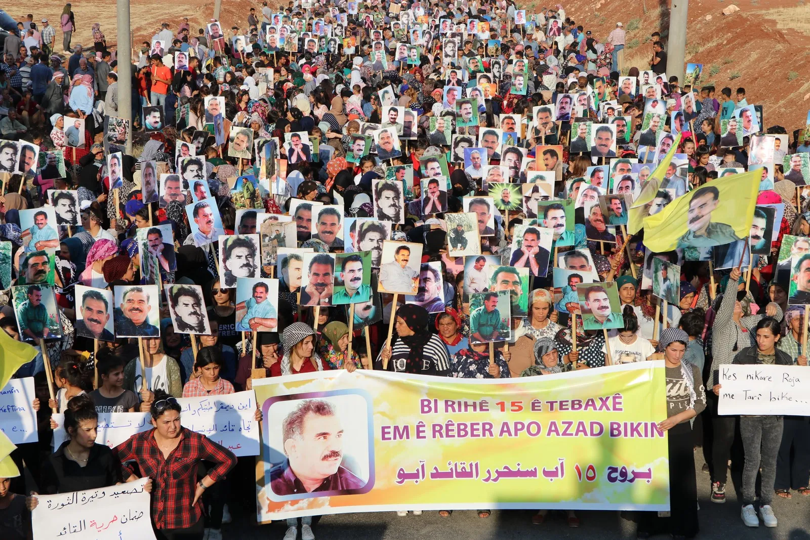 El pueblo de Afrin protesta por el estricto aislamiento del líder Ocalan