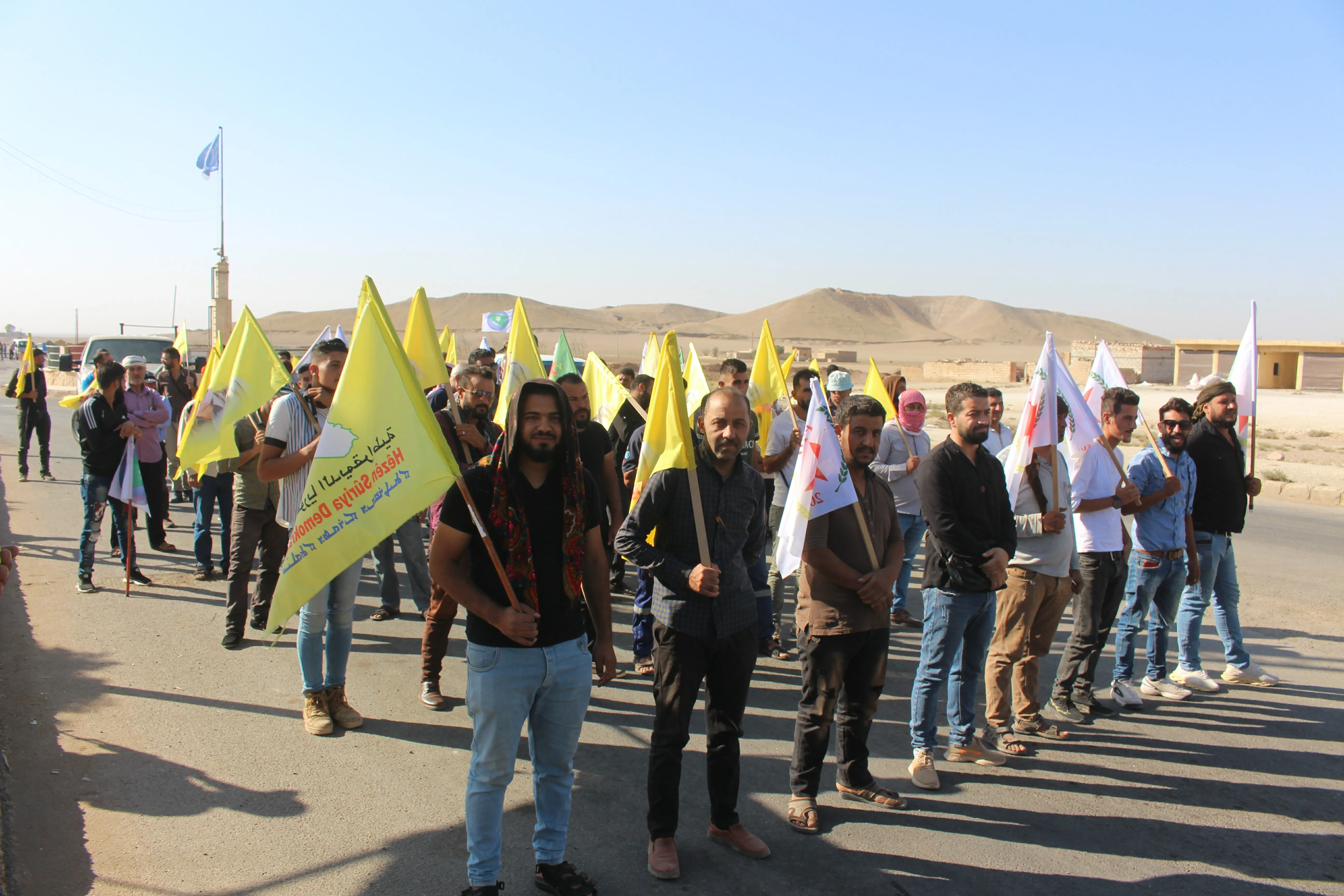 La gente de Qamishlo condena los ataques del PDK y de Turquía contra la guerrilla