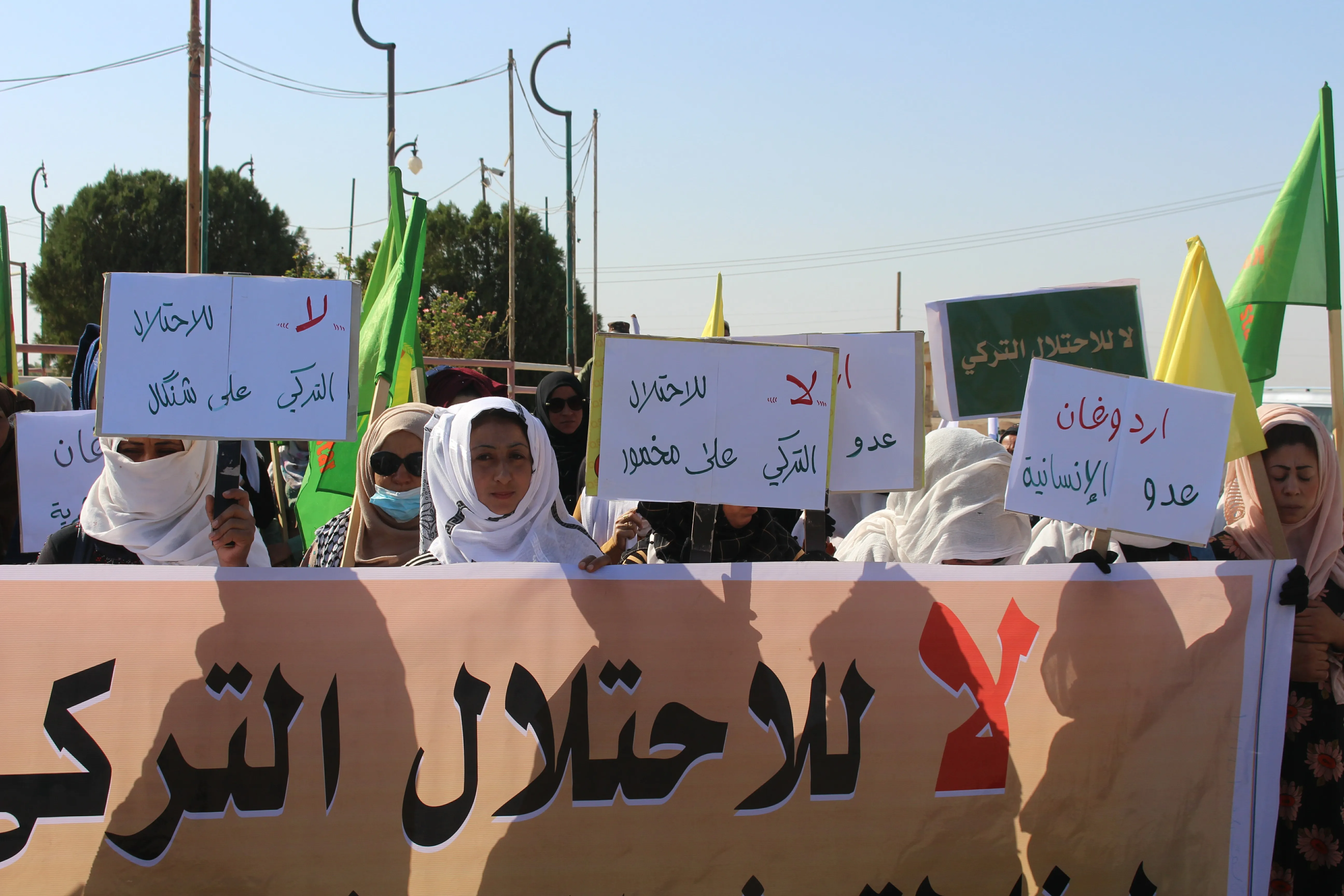 La gente de Qamishlo condena los ataques del PDK y de Turquía contra la guerrilla