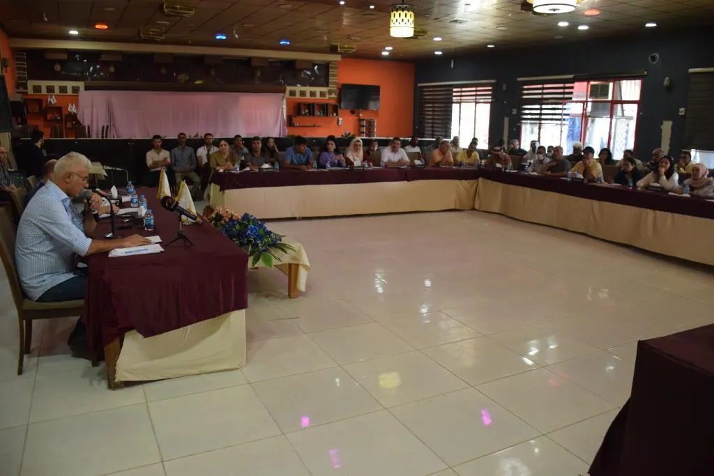 Los intelectuales de Hasakah celebran un simposio interactivo para cerrar perspectivas políticas