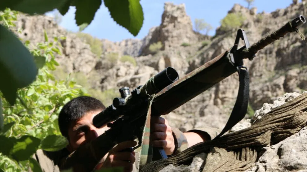 Guerrilleros de HPG responden a dos ataques de helicópteros de la ocupación turca en Zab y Avaşîn