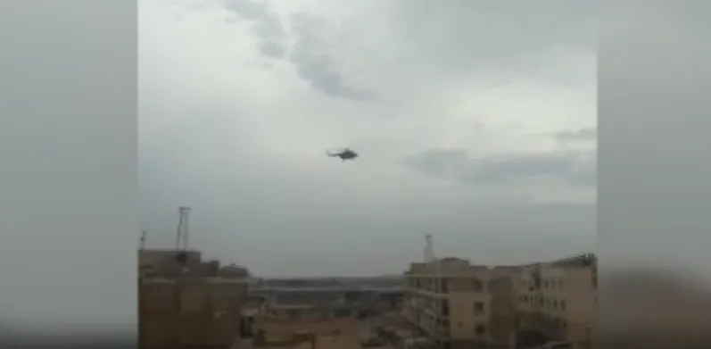 Helicópteros rusos sobrevuelan las líneas del frente de Bab