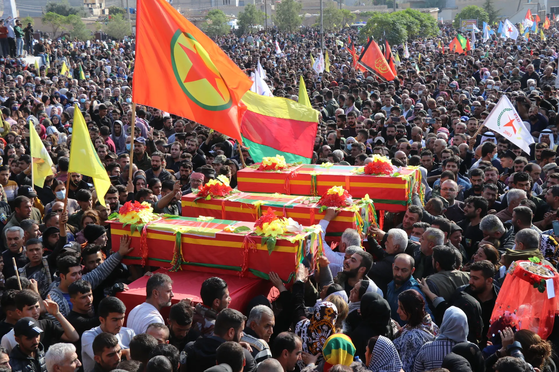 Empieza la ceremonia del funeral de los mártires de la masacre de Hilaliya