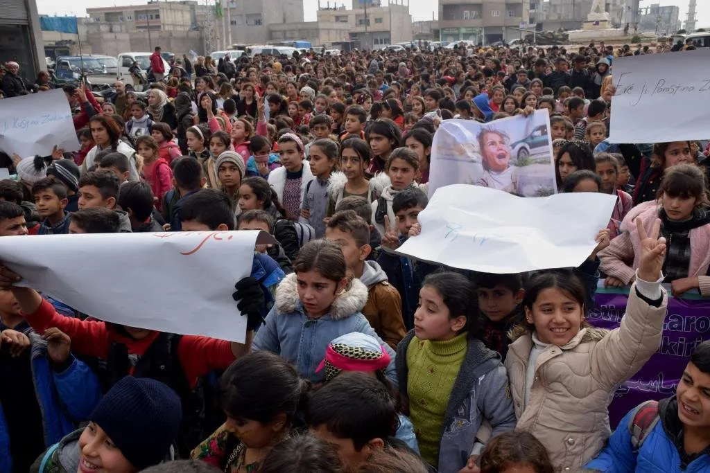Niños de Kobani exigen al mundo que cese las guerras