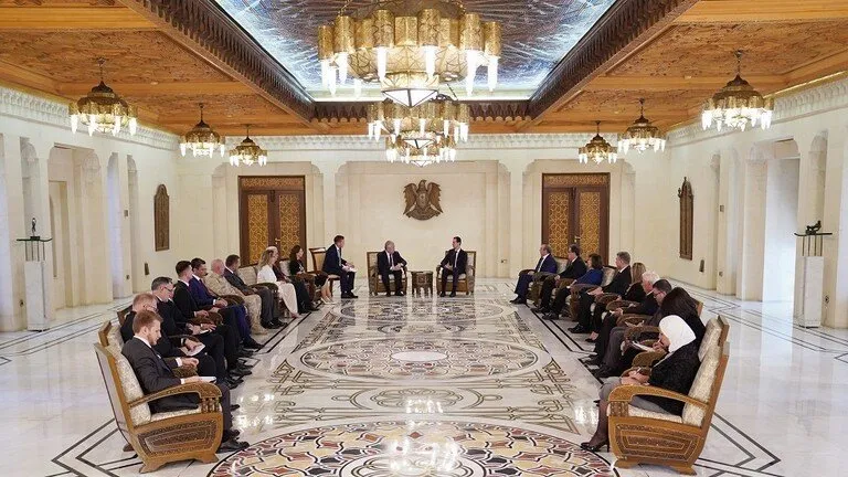 Una elegación rusa de alto nivel se reúne con Assad en Damasco