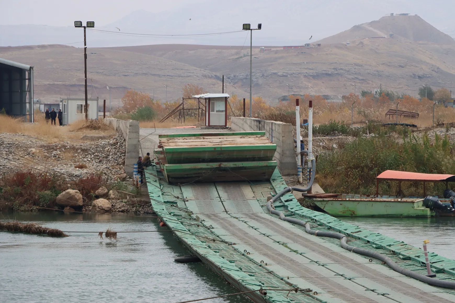 KDP cierra el segundo puente del cruce fronterizo de Faysh Khabur con Rojava