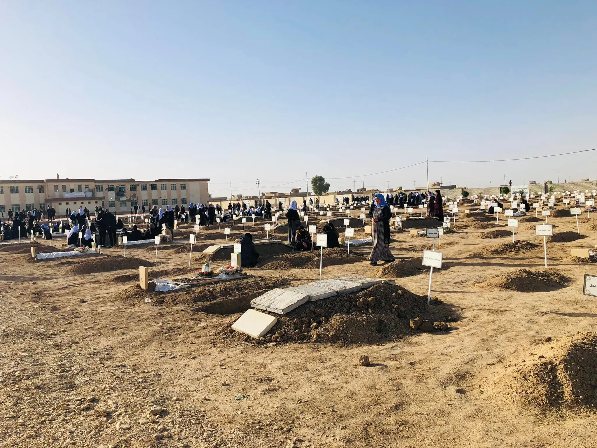 Restos de 41 yazidíes asesinados por ISIS enterrados en Shingal
