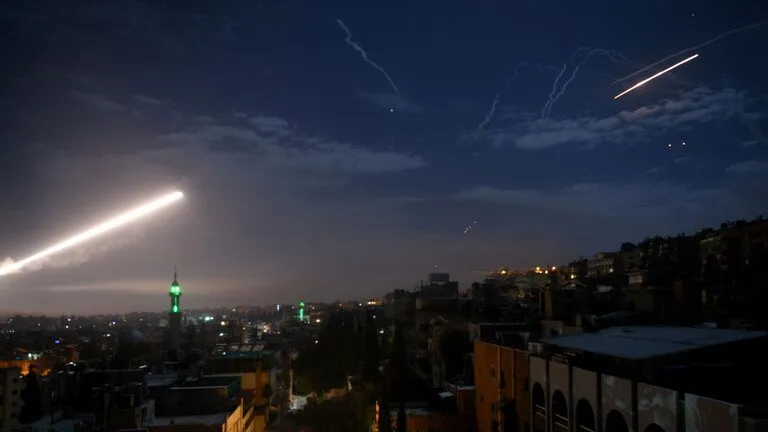 ​​​​​​​3 miembros de las fuerzas de Damasco murieron en un ataque con misiles israelíes
