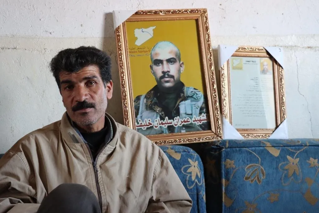 Khalif prefirió ayudar a sus camaradas que estar en casa
