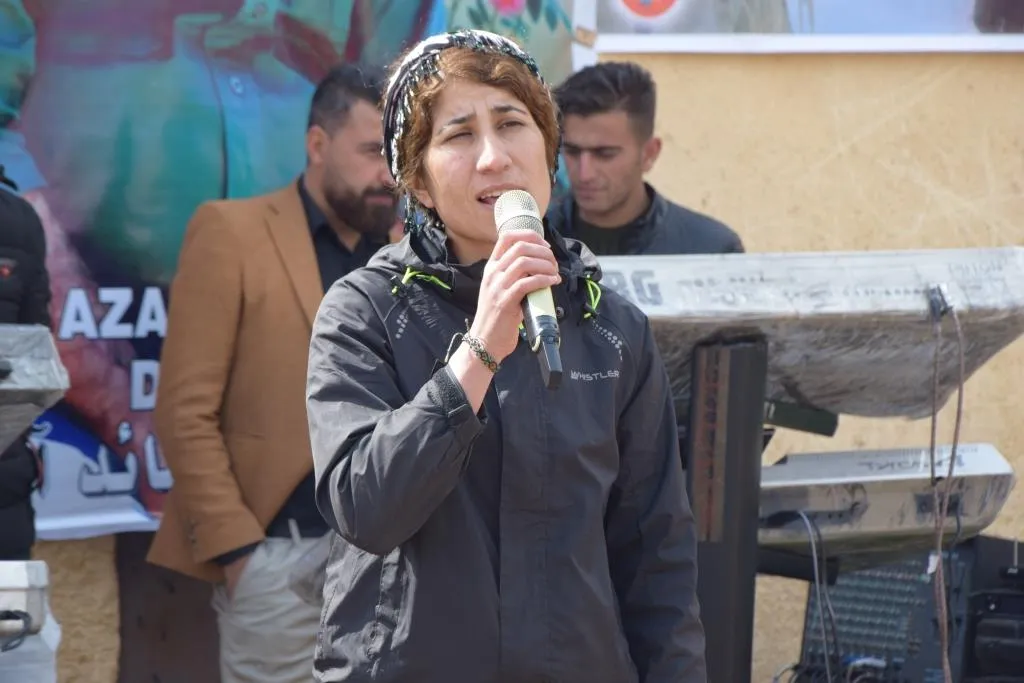 Encienden el fuego Newroz 2022 en el oeste de Kobane