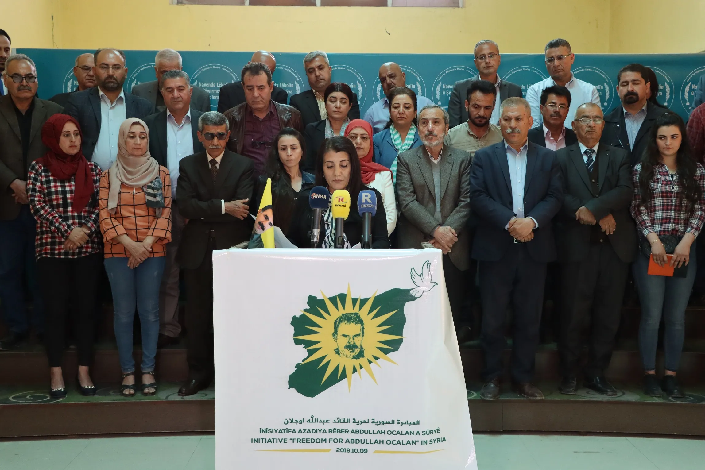 31 partidos políticos y organizaciones de mujeres exigen la libertad física de líder Ocalan