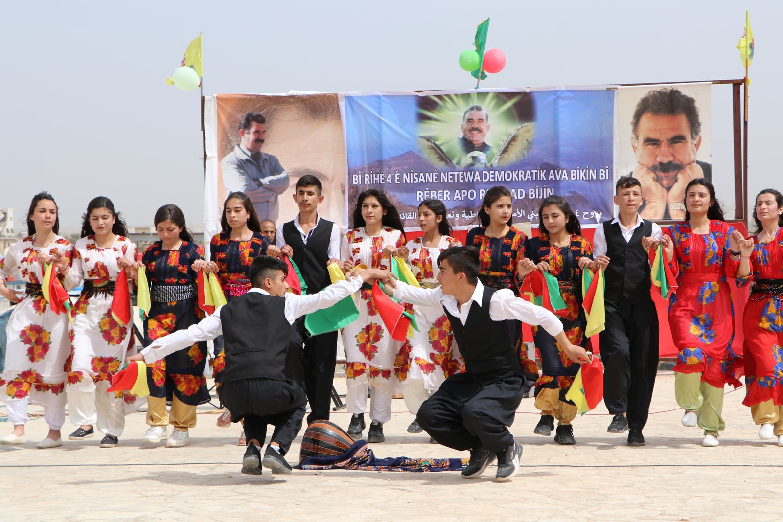 Desplazados de Afrin en Shahba celebran el nacimiento del líder Ocalan