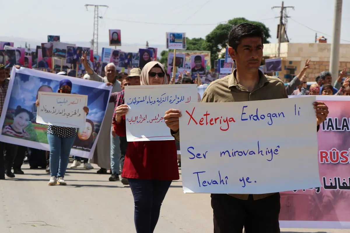 ​​​​​​​Manifestantes de Afrin entregan carta al Centro Ruso de Reconciliación