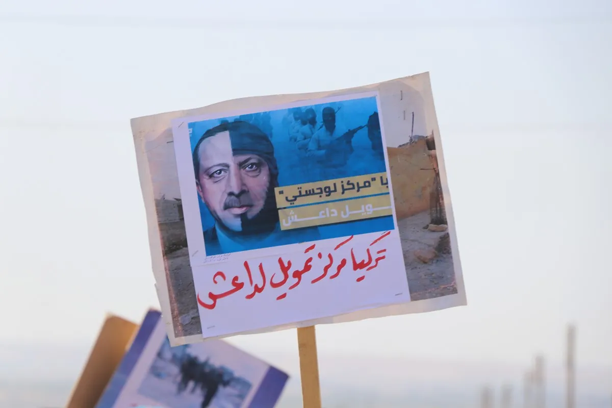 ​​​​​​​Manifestantes de Afrin entregan carta al Centro Ruso de Reconciliación