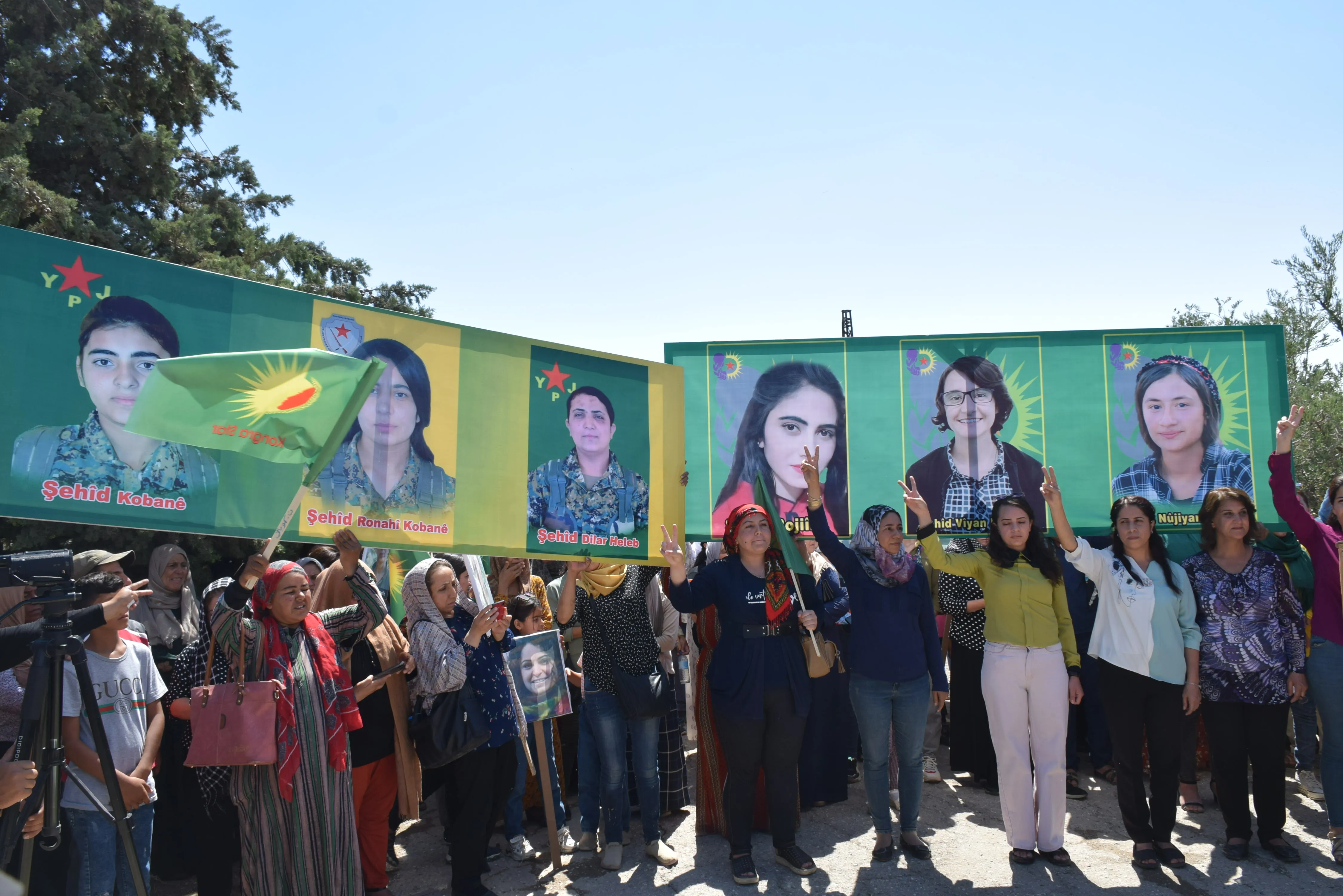 ​​​​​​​Mujeres del noreste de Siria recuerdan la masacre de Helincê