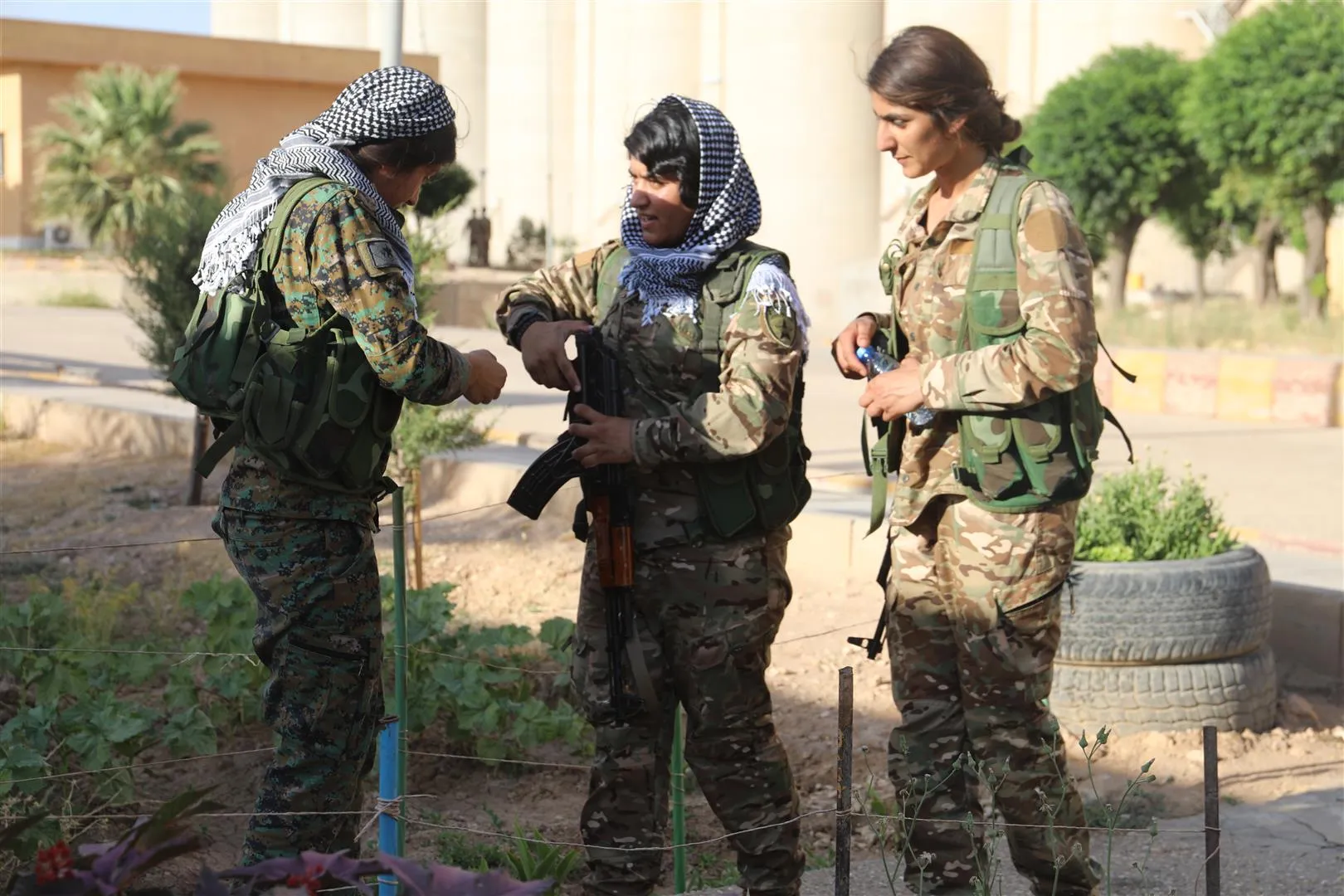 ​​​​​​​Fortalecer el principio de legítima defensa es el foco más destacado de las academias militares de YPJ