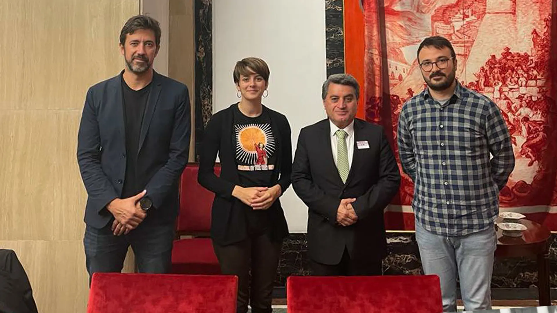 ​​​​​​​Representante de AANES se reúnen miembros del Parlamento español