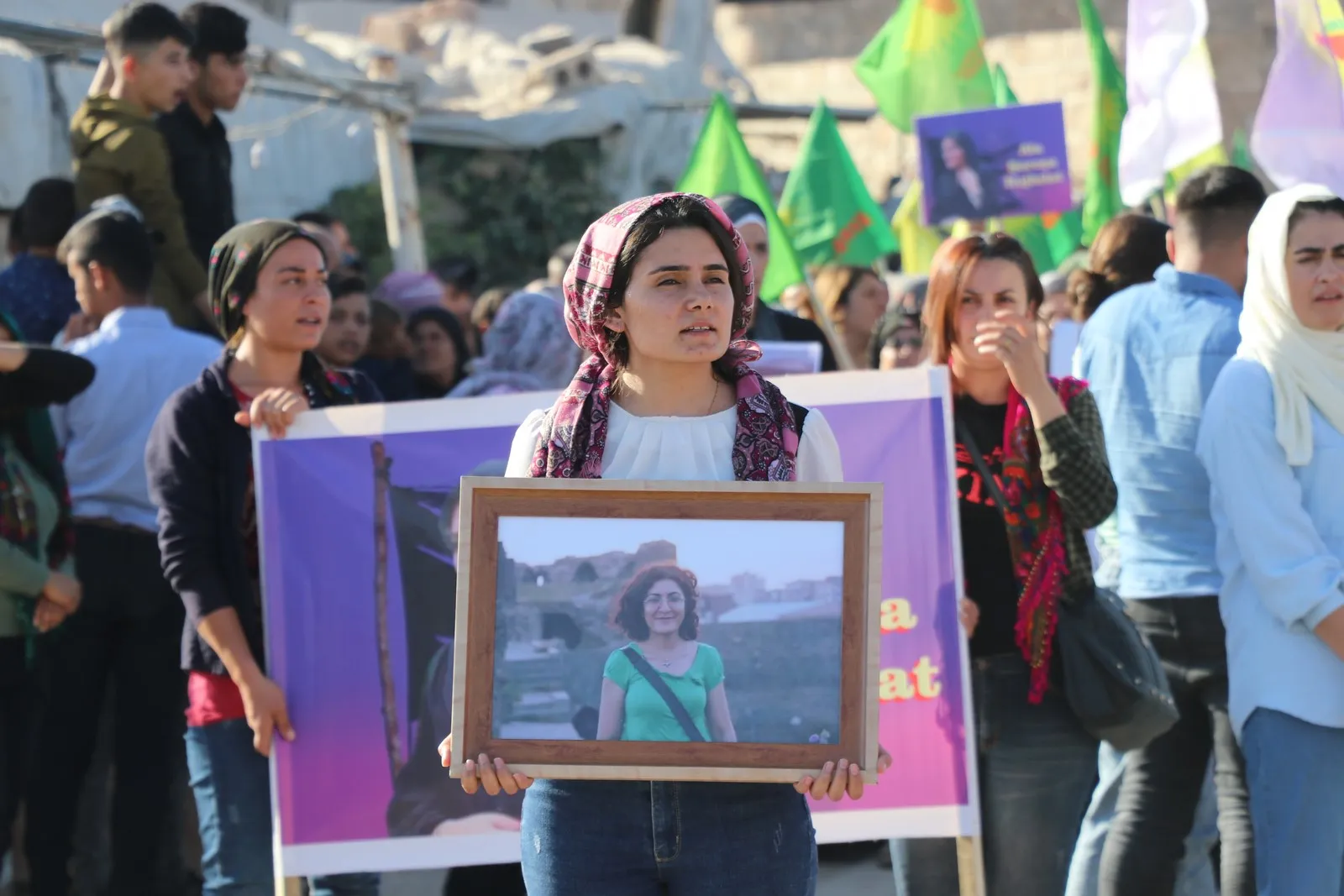 ​​​​​​​Las mujeres de la región de Afrin denuncian el asesinato de Nagihan Akarsal