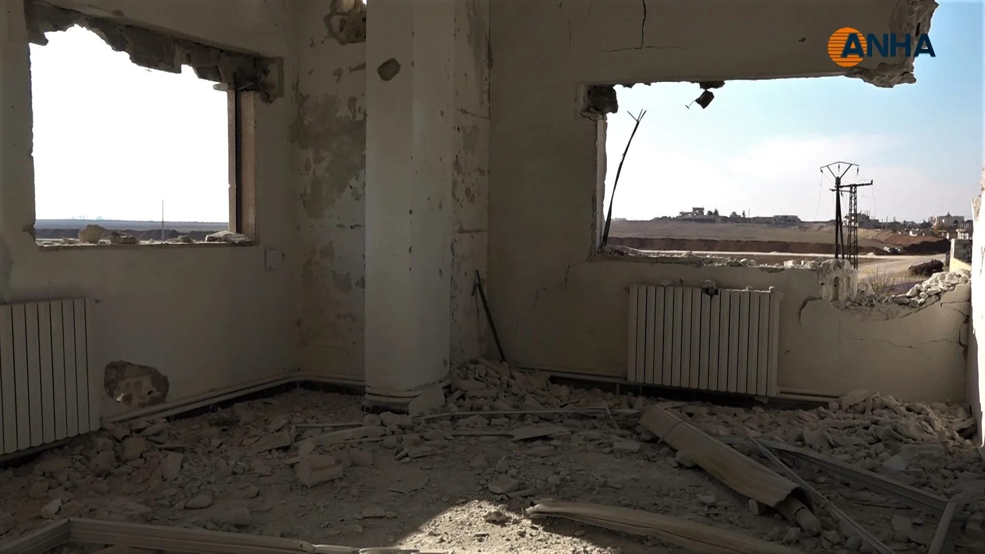 ​​​​​​​Las casas de los civiles en Zarkan quedan destruidas por el bombardeo turco