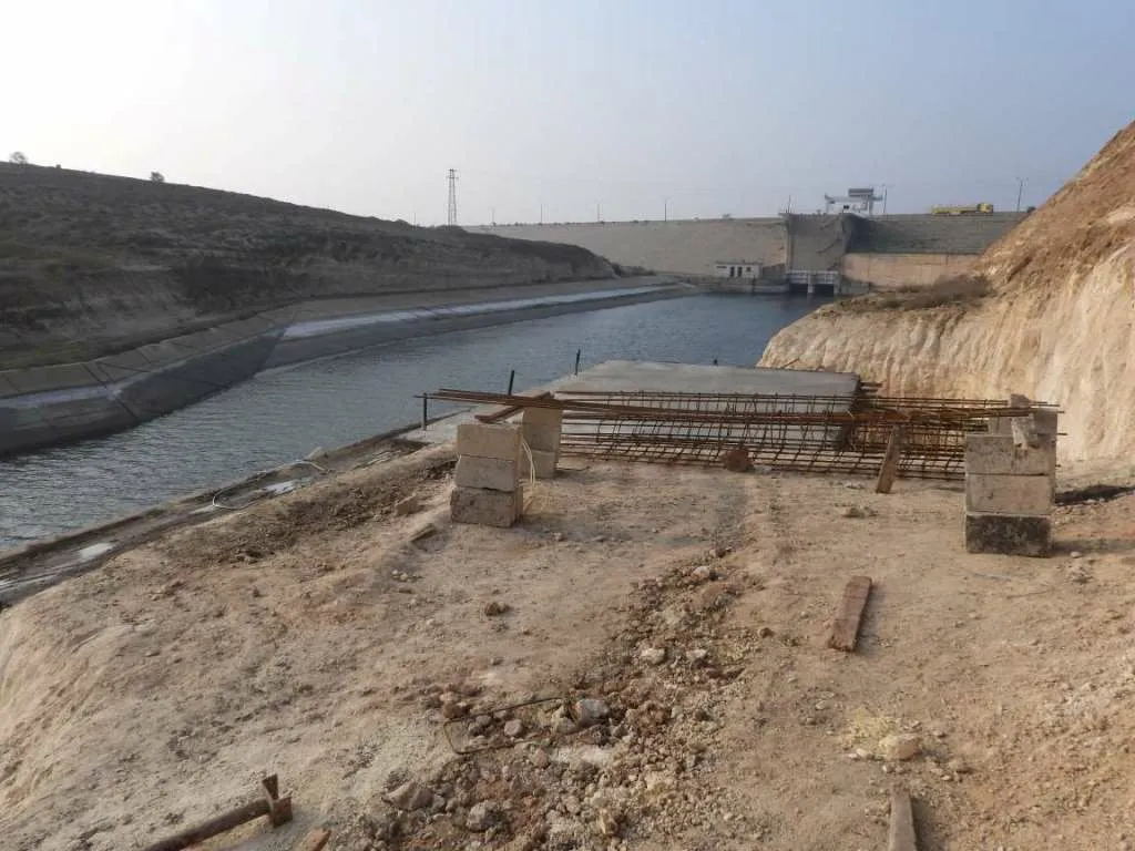 ​​​​​​​Se está construyendo una nueva estación de agua potable en Tabqa