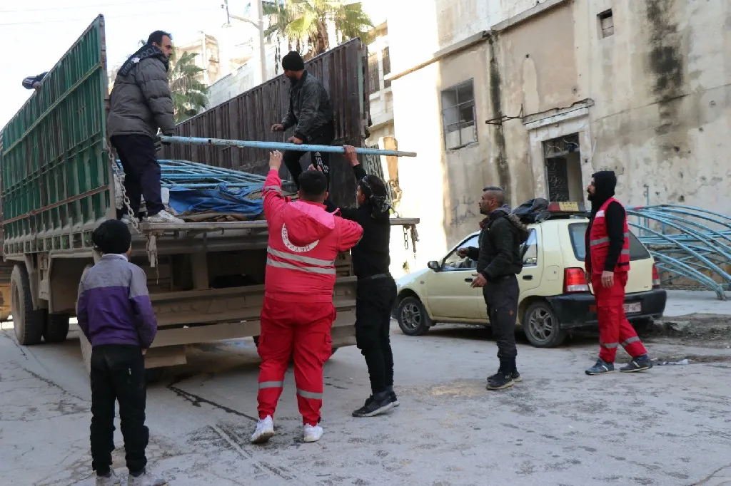 El camión de ayuda de KRC llega a los barrios de Sheikh Maqsoud y Ashrafieh