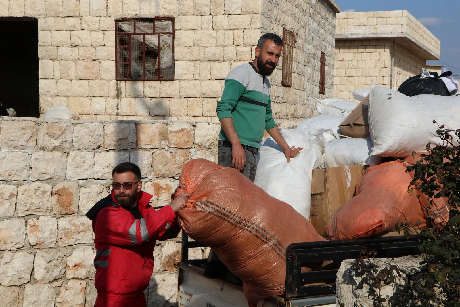 KRC distribuye ayuda en las aldeas sitiadas de Sherawa