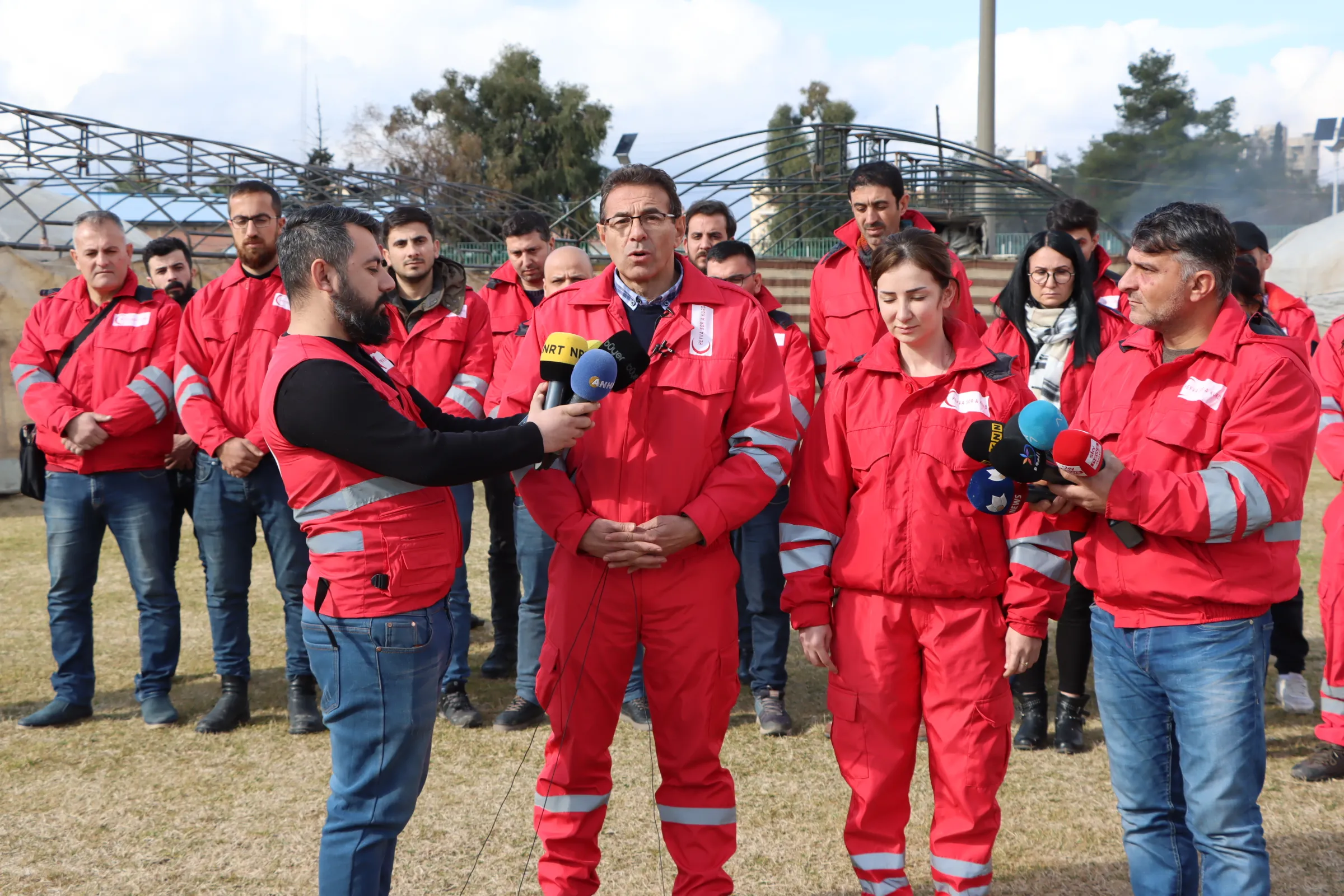 ​​​​​​​La Media Luna Roja Kurda hace un llamamiento urgente para ayudar a las víctimas del terremoto