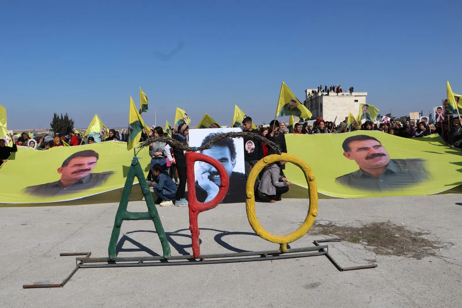 Refugiados de Afrin y Shahba protestan contra la conspiración internacional