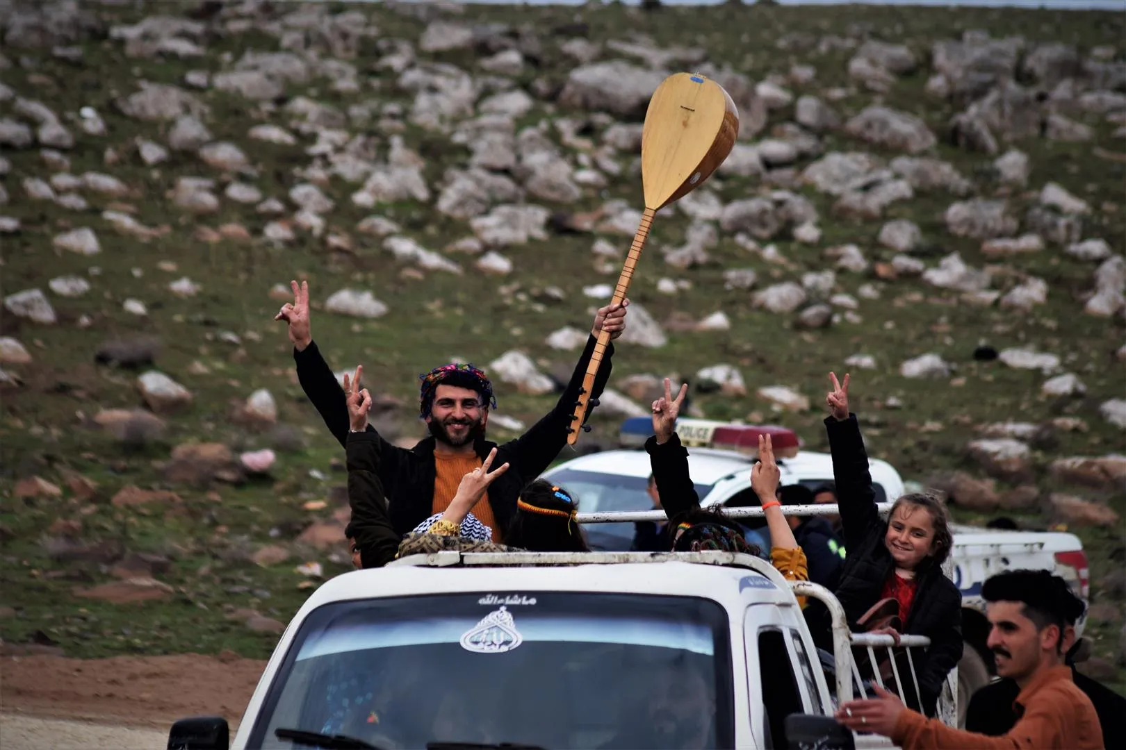 La gente del norte y este de Siria acude a las plazas de Newroz