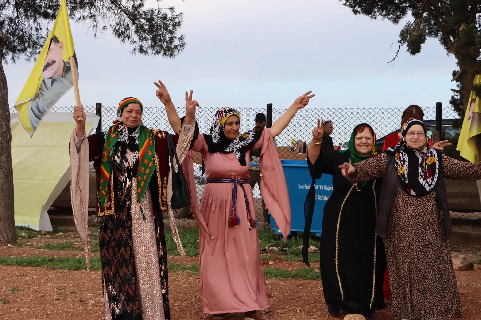 La gente del norte y este de Siria acude a las plazas de Newroz
