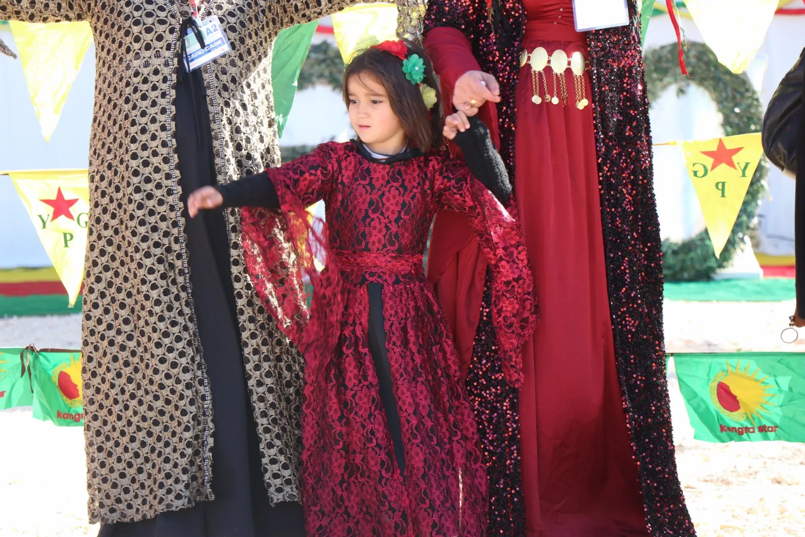 La gente del norte y este de Siria acude a las plazas de Newroz