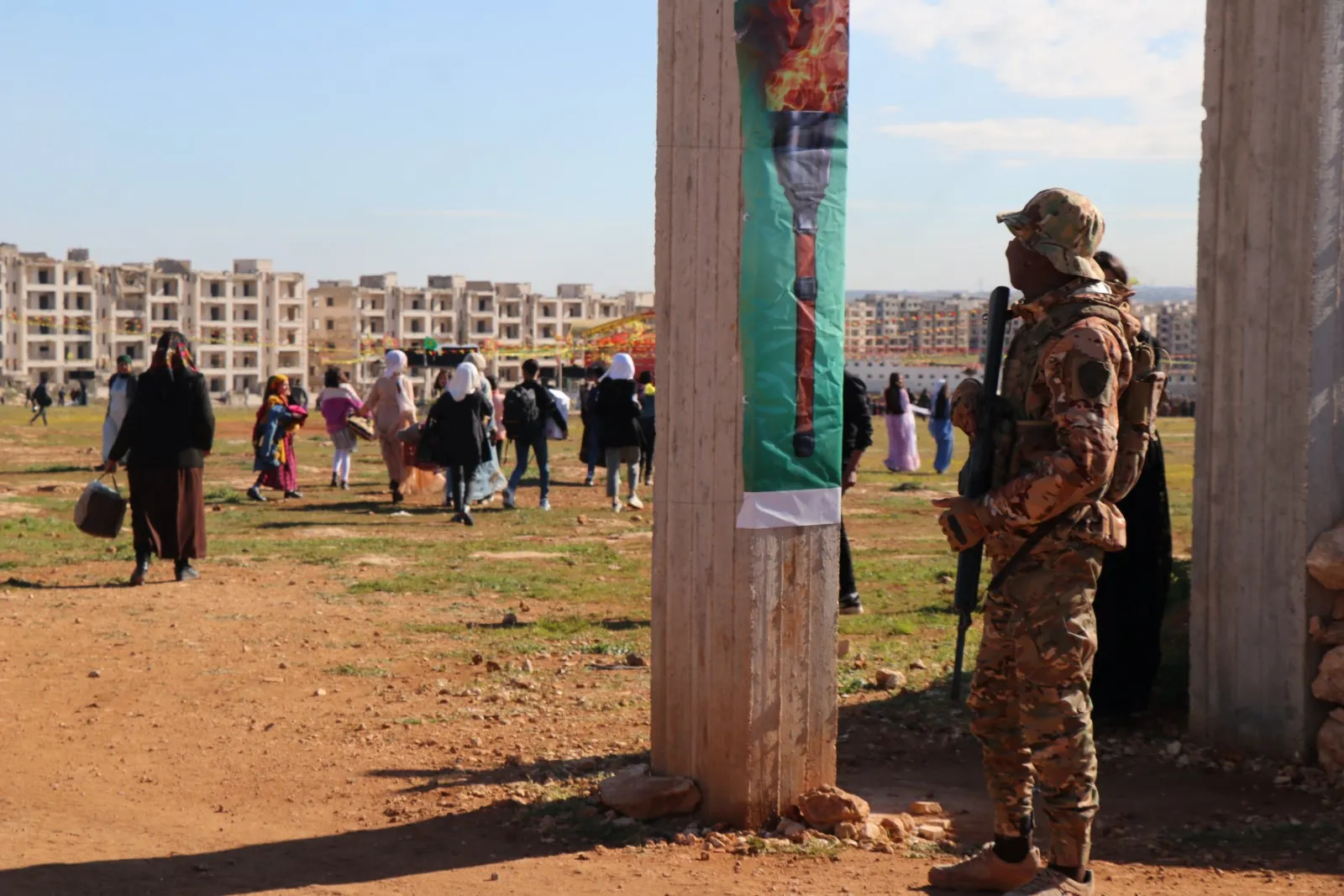 La gente del norte y este de Siria acude a las plazas de Newroz