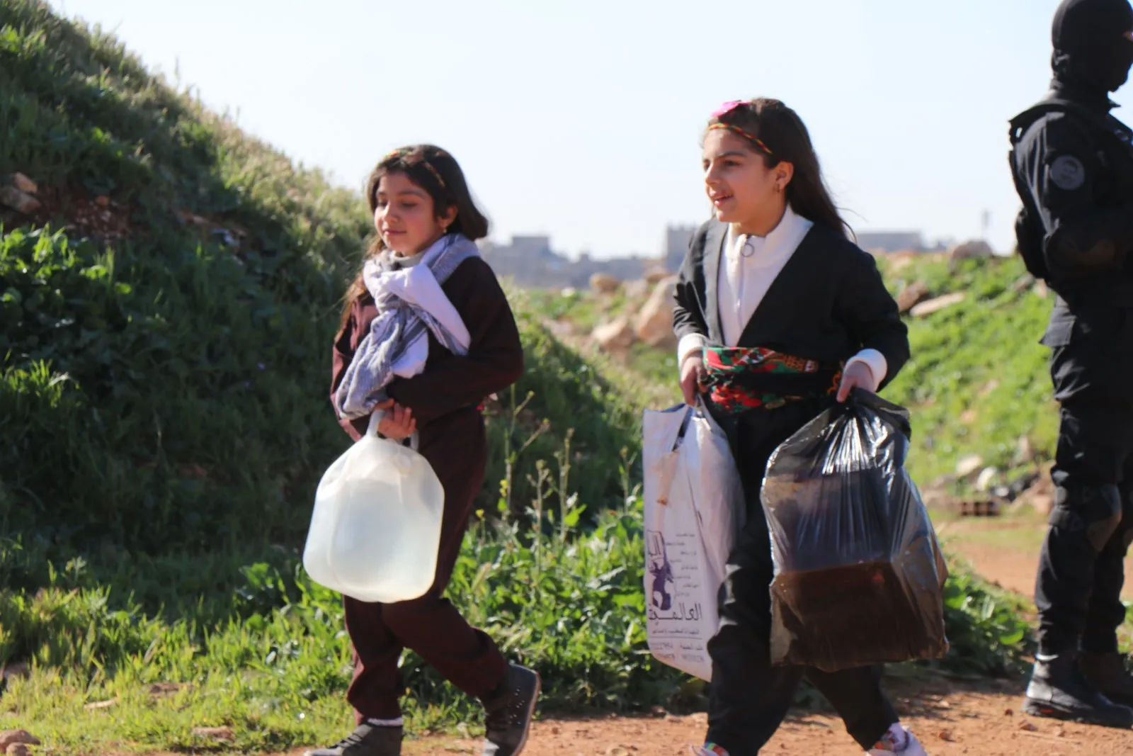 La gente del norte y este de Siria acude a las plazas de Newroz