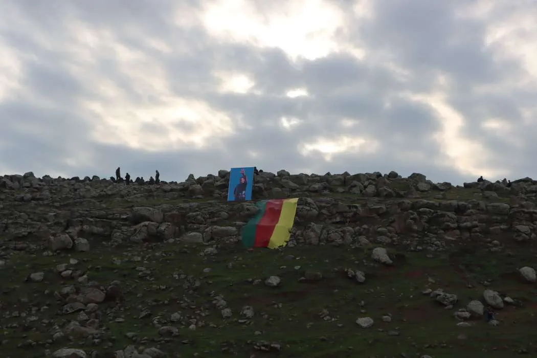 La gente del norte y este de Siria acude a las plazas de Newroz