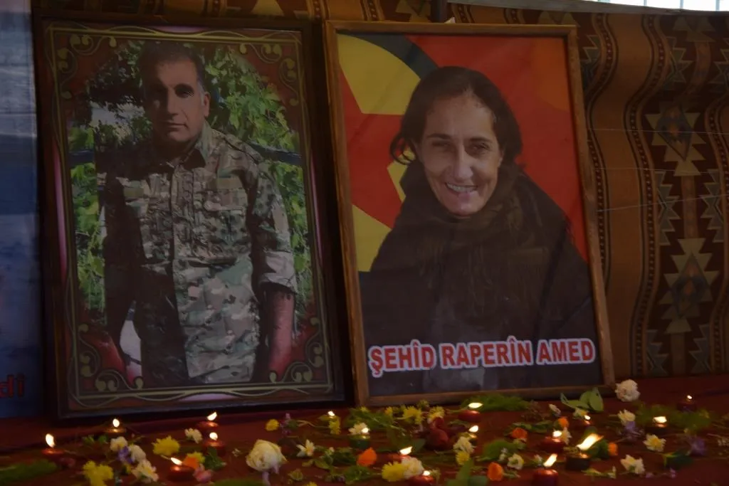 Los residentes de Kobanê expresan sus condolencias a las familias de Hemze Kobanê, Rûken y Raperîn