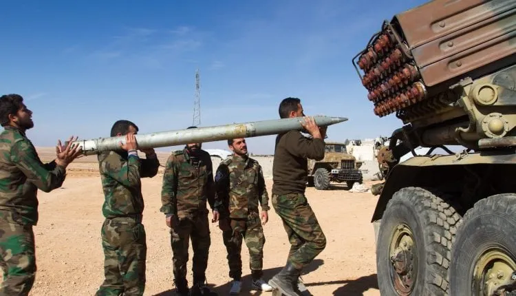 Las fuerzas del gobierno de Damasco bombardean dos ciudades en el campo de Idlib y Latakia