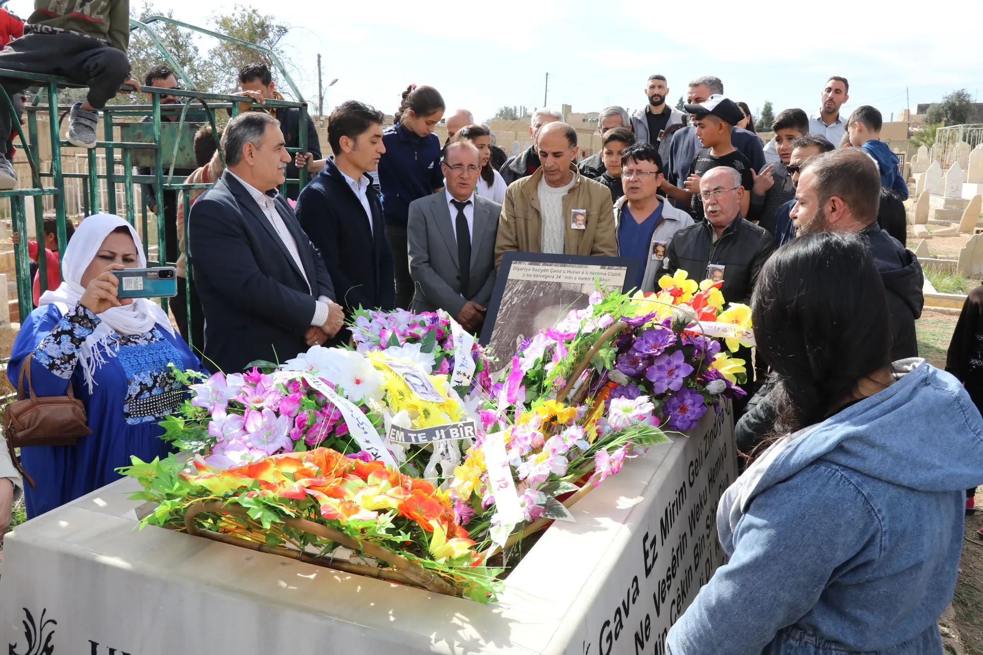 Los residentes honran la memoria del músico Mihemed Şêxo