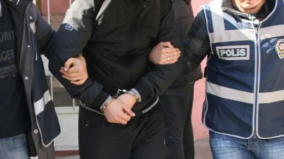5 mujeres arrestadas en Izmir