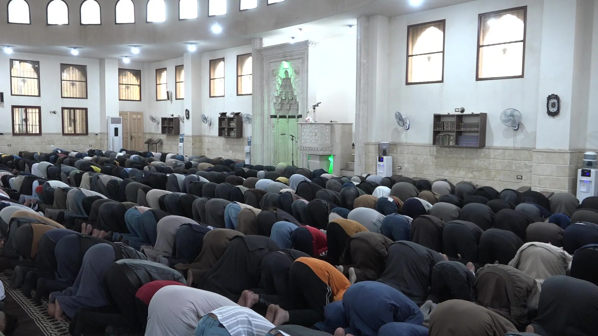 El pueblo del noreste de Siria realiza la oración del Eid