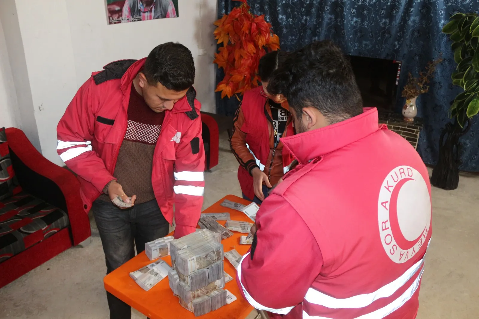 KRC distribuye ayuda financiera entre los desplazados internos de Shahba
